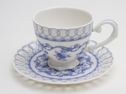 blue-lace-vine-teacups